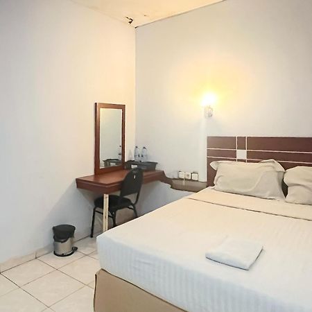 Urbanview Trisula Hotel Makasar Zewnętrze zdjęcie