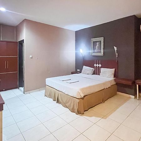 Urbanview Trisula Hotel Makasar Zewnętrze zdjęcie